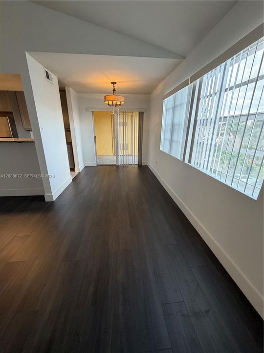 For Sale: $297,000 (2 beds, 2 baths, 1093 Square Feet)