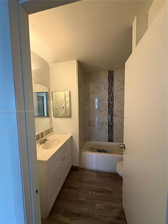 For Sale: $297,000 (2 beds, 2 baths, 1093 Square Feet)