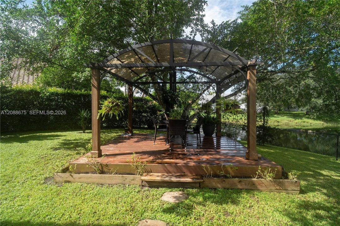 For Sale: $715,000 (4 beds, 2 baths, 2334 Square Feet)