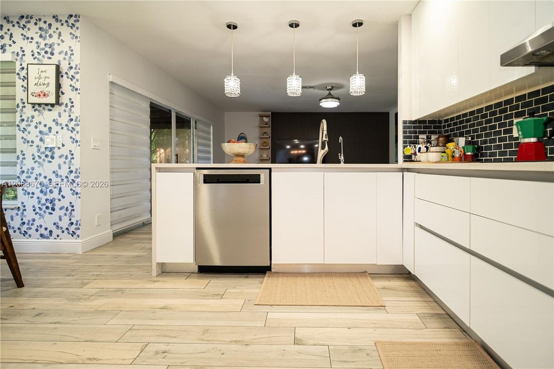 For Sale: $715,000 (4 beds, 2 baths, 2334 Square Feet)