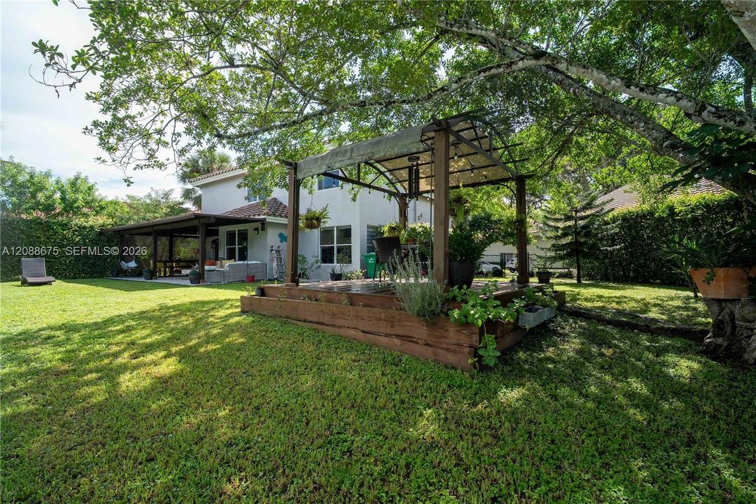 For Sale: $715,000 (4 beds, 2 baths, 2334 Square Feet)