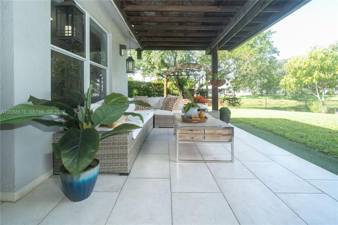 For Sale: $715,000 (4 beds, 2 baths, 2334 Square Feet)