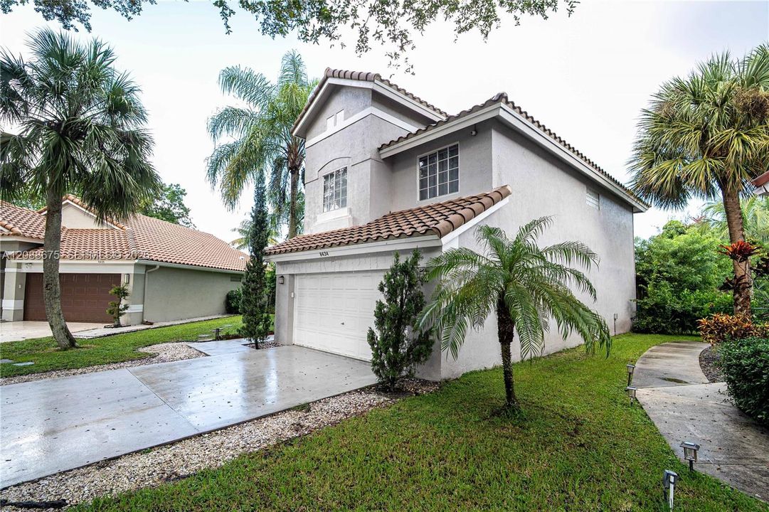 For Sale: $715,000 (4 beds, 2 baths, 2334 Square Feet)