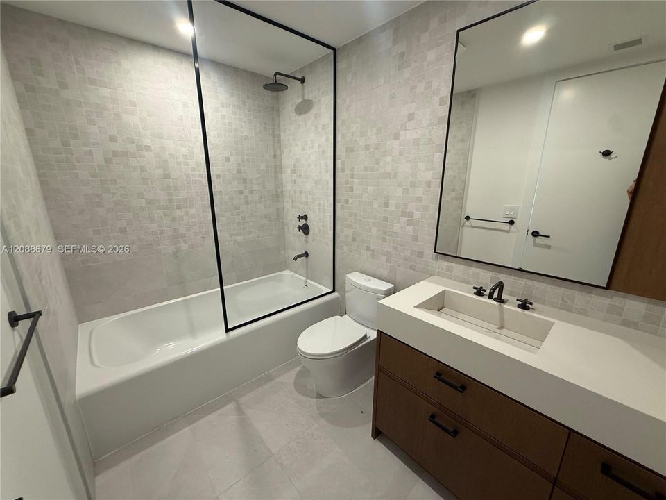 В аренду: $12,000 (2 спален, 2 ванн, 0 Квадратных фут)