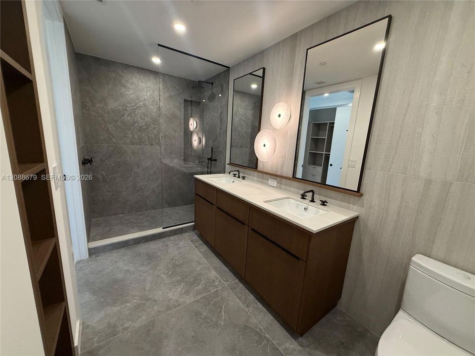В аренду: $12,000 (2 спален, 2 ванн, 0 Квадратных фут)