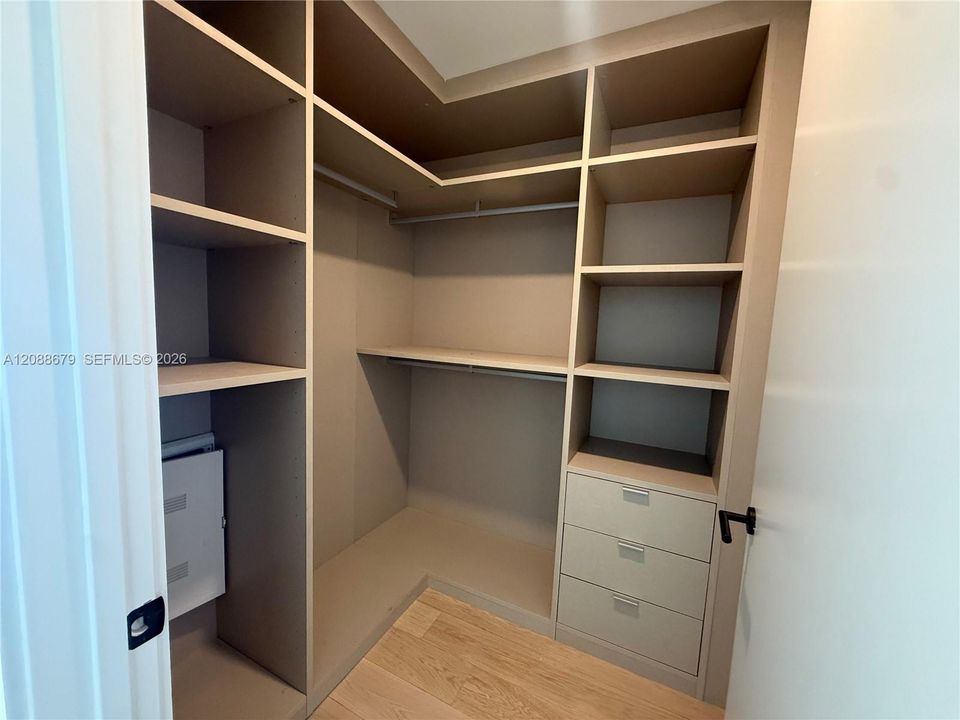 В аренду: $12,000 (2 спален, 2 ванн, 0 Квадратных фут)