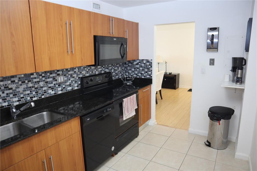 В аренду: $2,200 (1 спален, 1 ванн, 883 Квадратных фут)