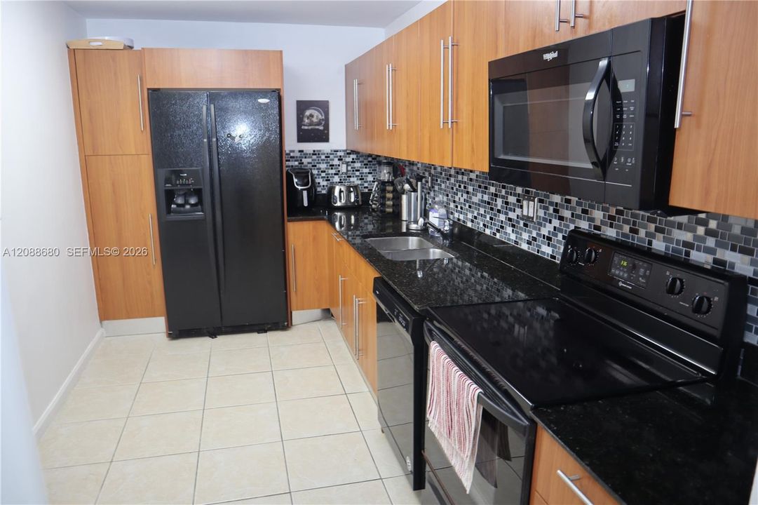 В аренду: $2,200 (1 спален, 1 ванн, 883 Квадратных фут)