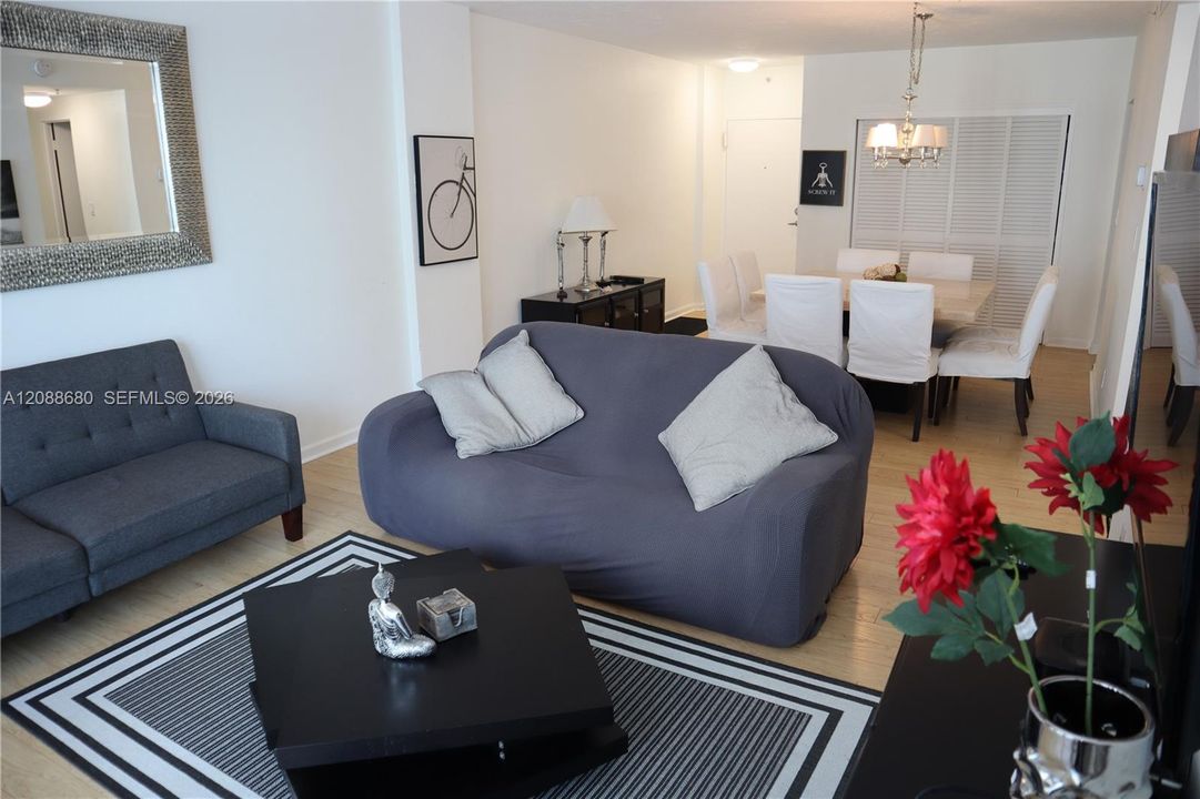 В аренду: $2,200 (1 спален, 1 ванн, 883 Квадратных фут)