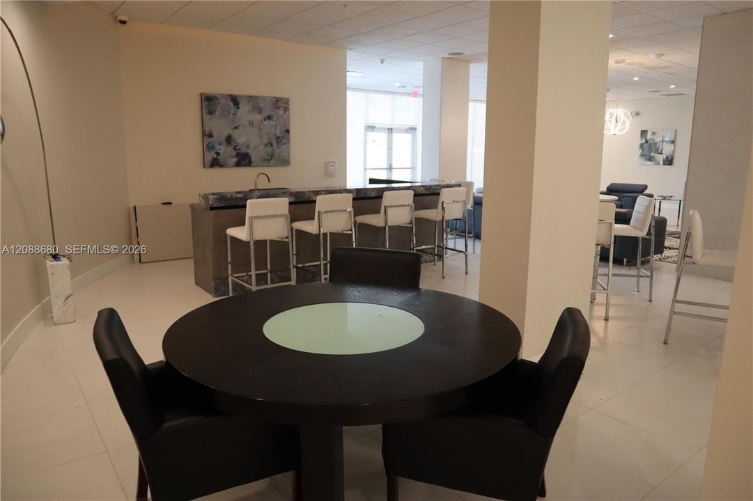 В аренду: $2,200 (1 спален, 1 ванн, 883 Квадратных фут)
