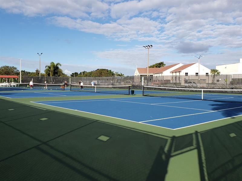 CENTURY VILLAGE - UPDATED TENNIS COURTS