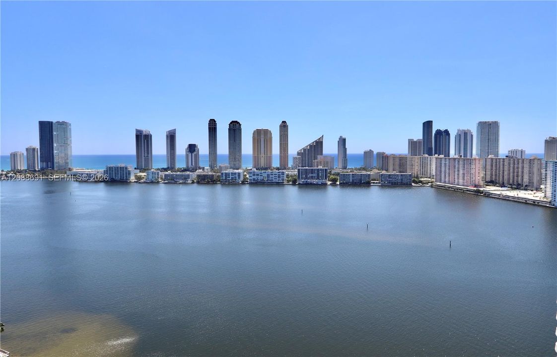 En Venta: $1,500,000 (3 camas, 3 baños, 2130 Pies cuadrados)