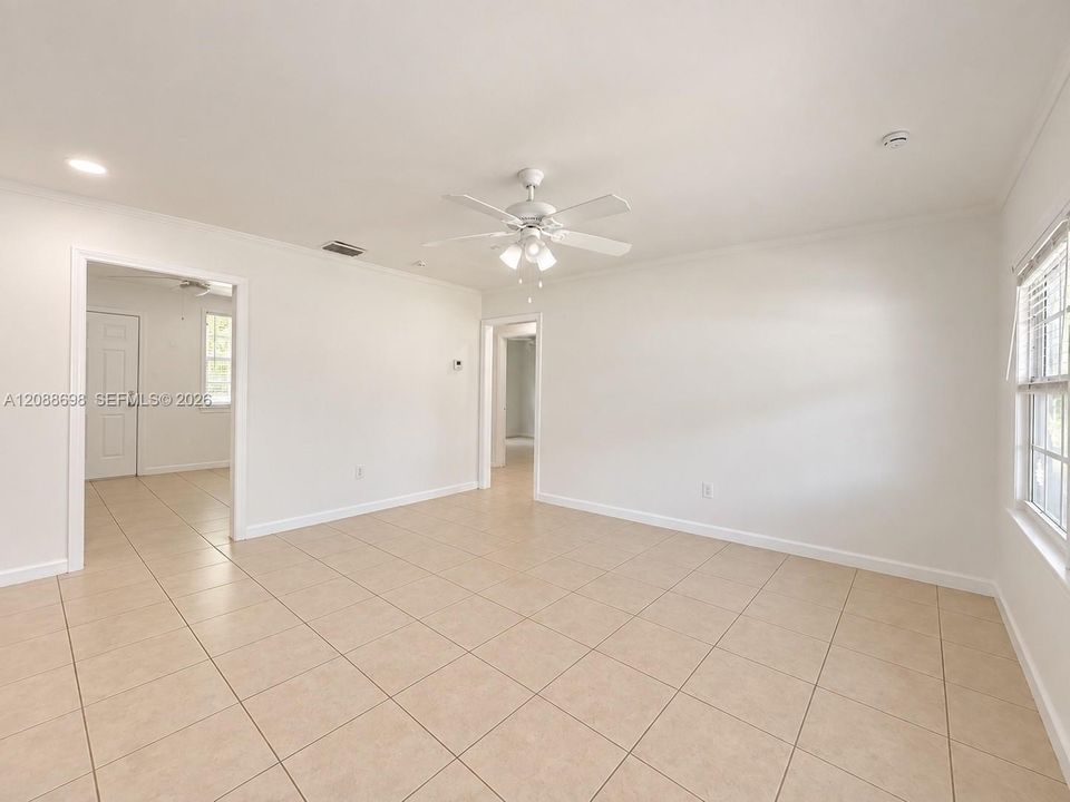 For Rent: $2,300 (5 beds, 3 baths, 2181 Square Feet)