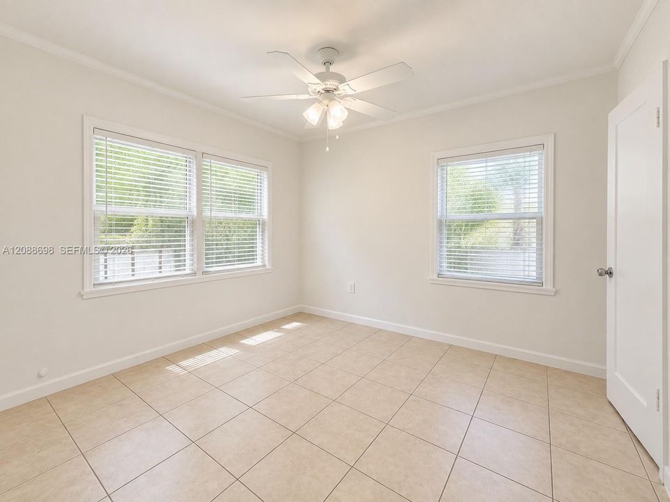For Rent: $2,300 (5 beds, 3 baths, 2181 Square Feet)