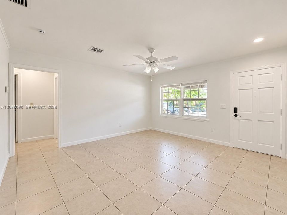 For Rent: $2,300 (5 beds, 3 baths, 2181 Square Feet)