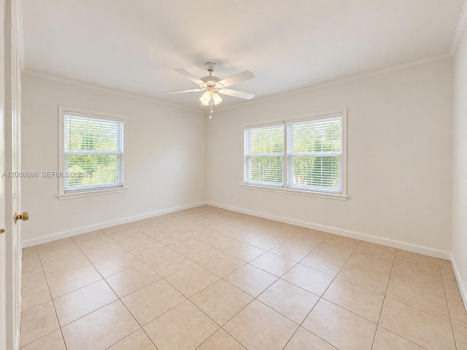 For Rent: $2,300 (5 beds, 3 baths, 2181 Square Feet)