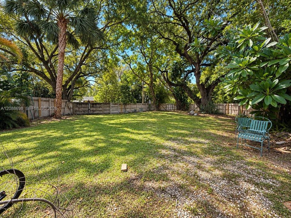 For Rent: $2,300 (5 beds, 3 baths, 2181 Square Feet)