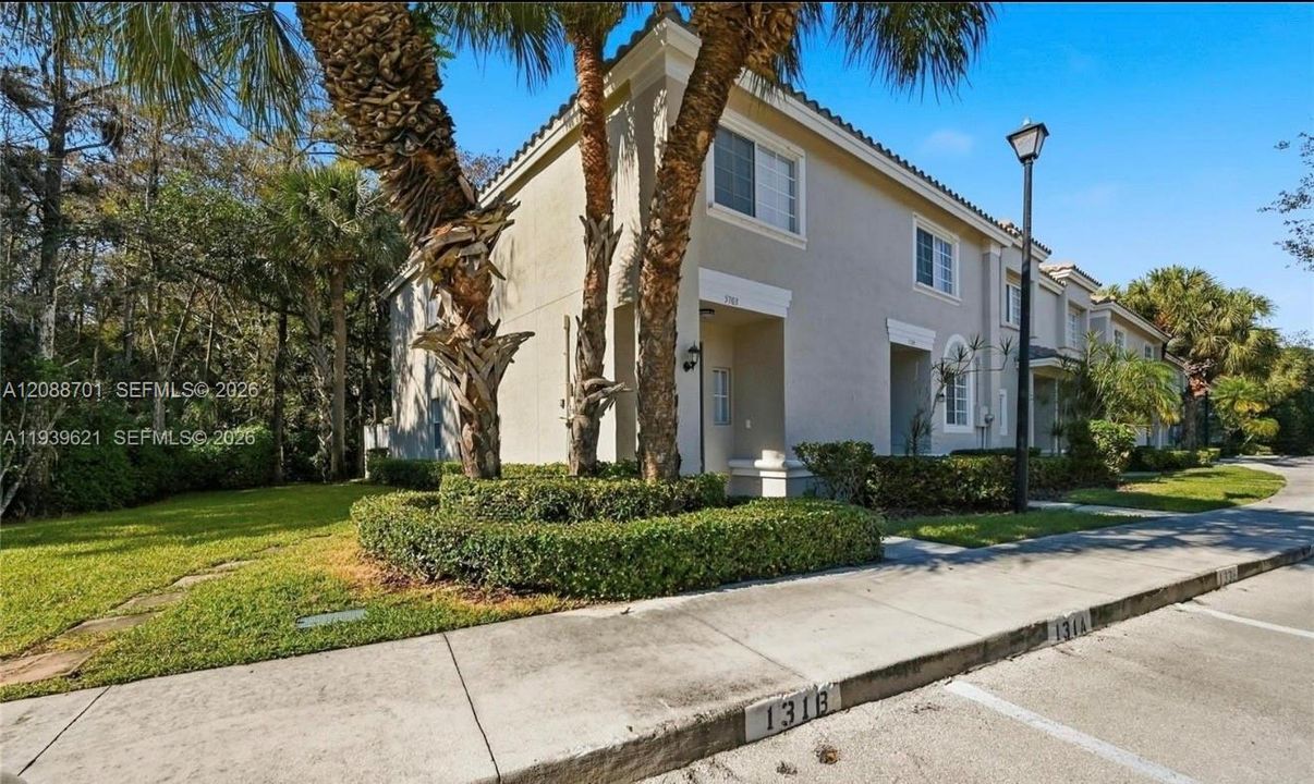 For Rent: $3,500 (3 beds, 2 baths, 1524 Square Feet)