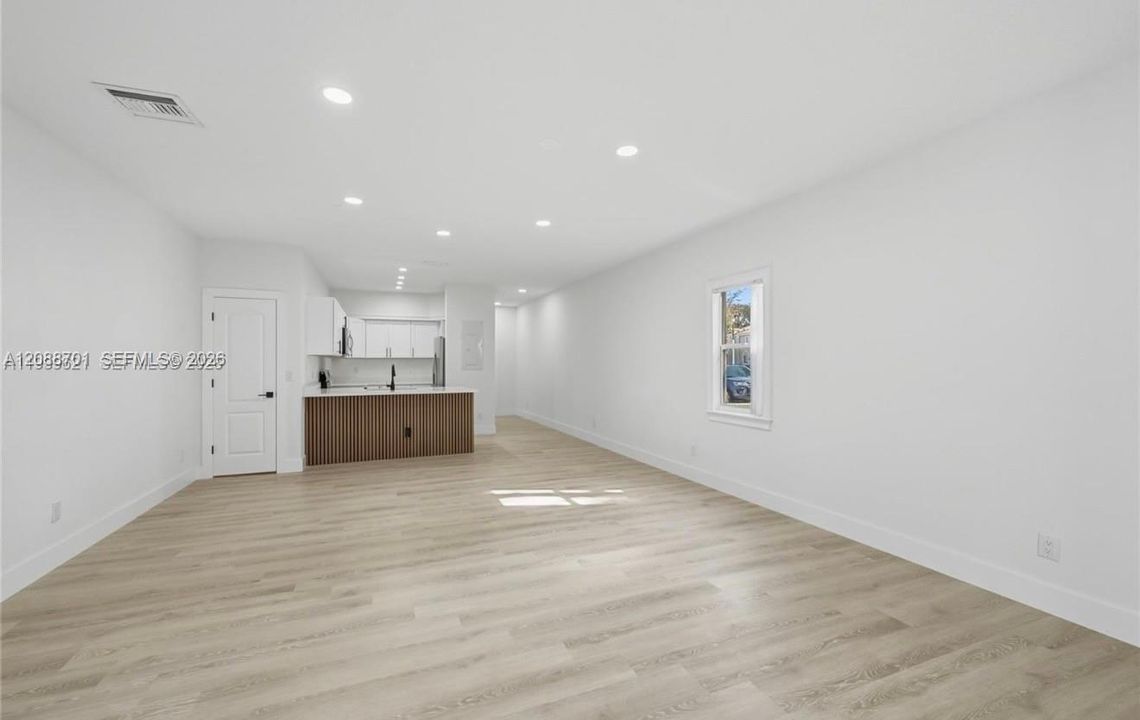 For Rent: $3,500 (3 beds, 2 baths, 1524 Square Feet)