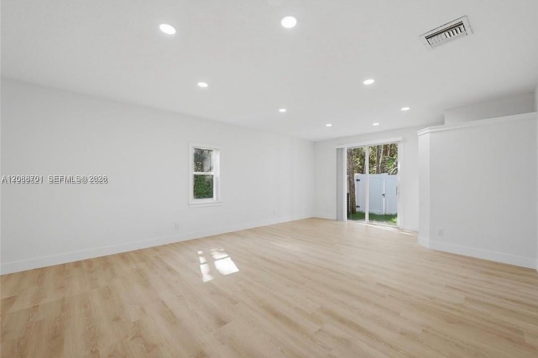 For Rent: $3,500 (3 beds, 2 baths, 1524 Square Feet)