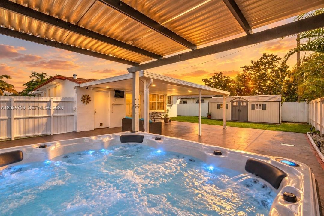 En Venta: $525,000 (3 camas, 2 baños, 1014 Pies cuadrados)