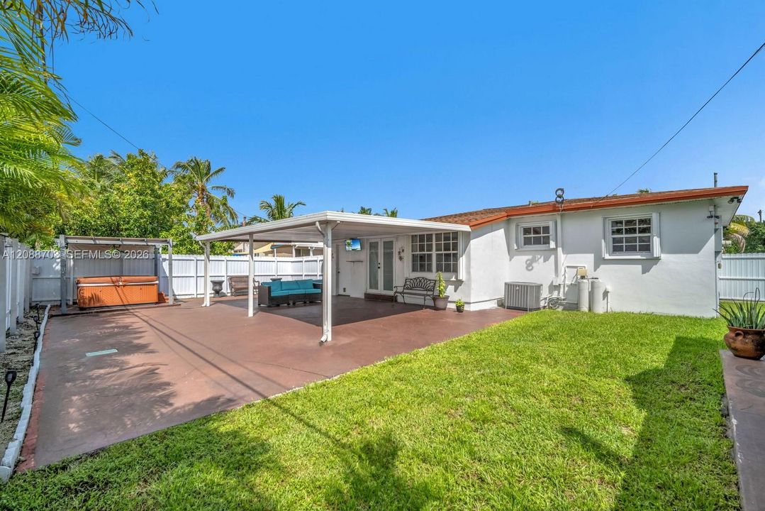 En Venta: $525,000 (3 camas, 2 baños, 1014 Pies cuadrados)