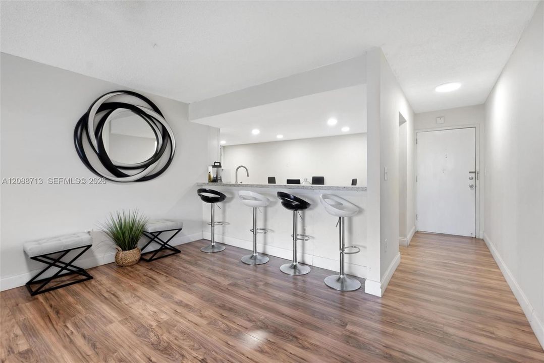 В аренду: $2,200 (2 спален, 2 ванн, 1009 Квадратных фут)