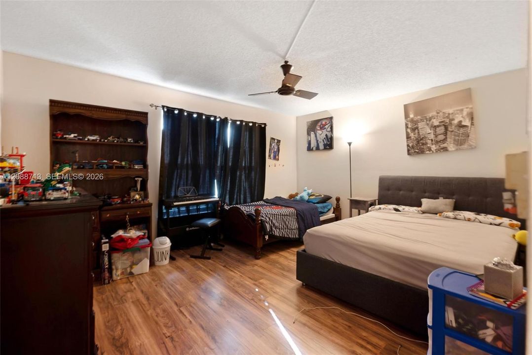 В аренду: $2,200 (2 спален, 2 ванн, 1009 Квадратных фут)