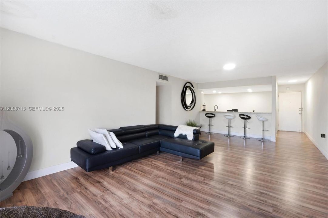 В аренду: $2,200 (2 спален, 2 ванн, 1009 Квадратных фут)