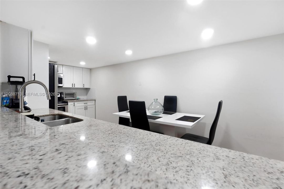 В аренду: $2,200 (2 спален, 2 ванн, 1009 Квадратных фут)