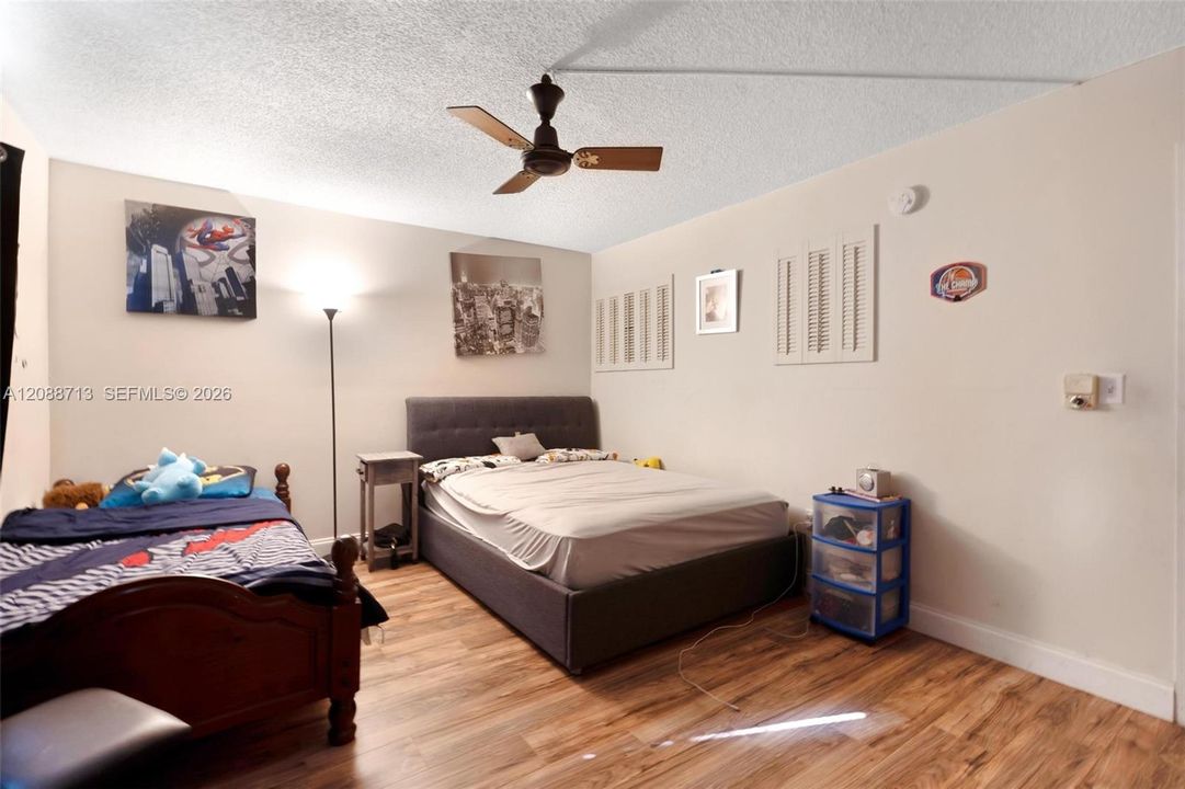В аренду: $2,200 (2 спален, 2 ванн, 1009 Квадратных фут)
