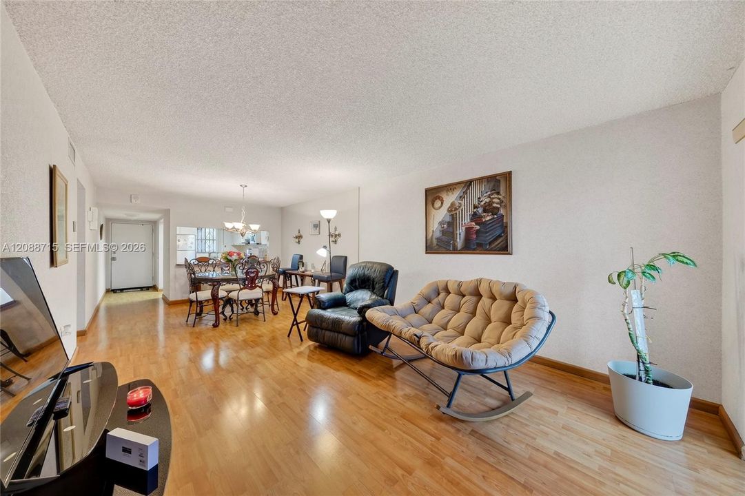 En Venta: $270,000 (3 camas, 2 baños, 1217 Pies cuadrados)