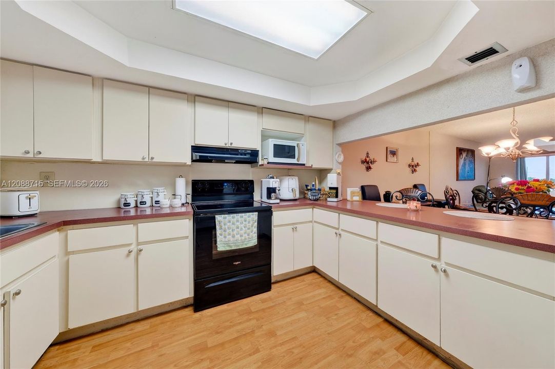 En Venta: $270,000 (3 camas, 2 baños, 1217 Pies cuadrados)