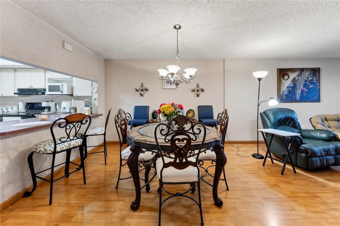 En Venta: $270,000 (3 camas, 2 baños, 1217 Pies cuadrados)