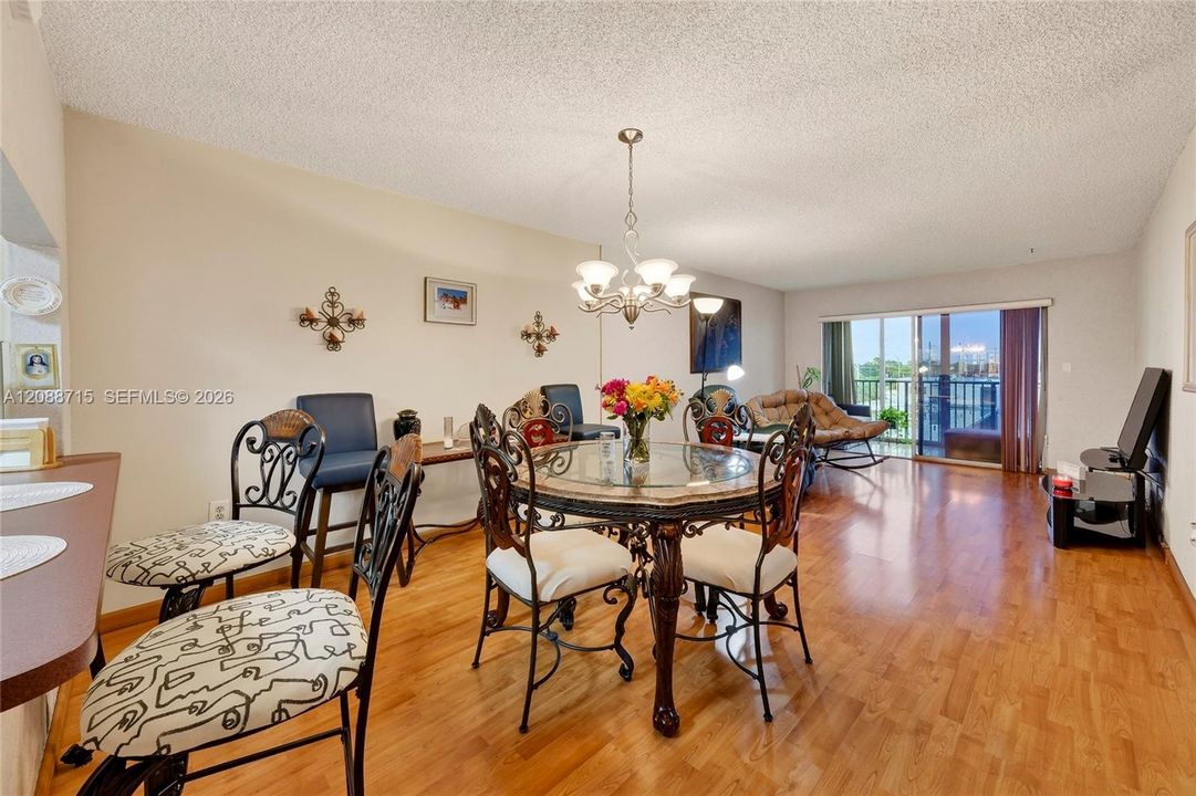 En Venta: $270,000 (3 camas, 2 baños, 1217 Pies cuadrados)