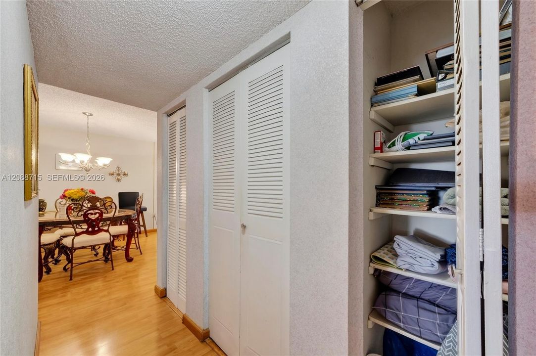 En Venta: $270,000 (3 camas, 2 baños, 1217 Pies cuadrados)