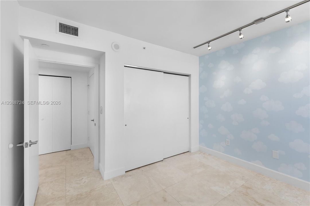 For Sale: $795,000 (2 beds, 2 baths, 1084 Square Feet)