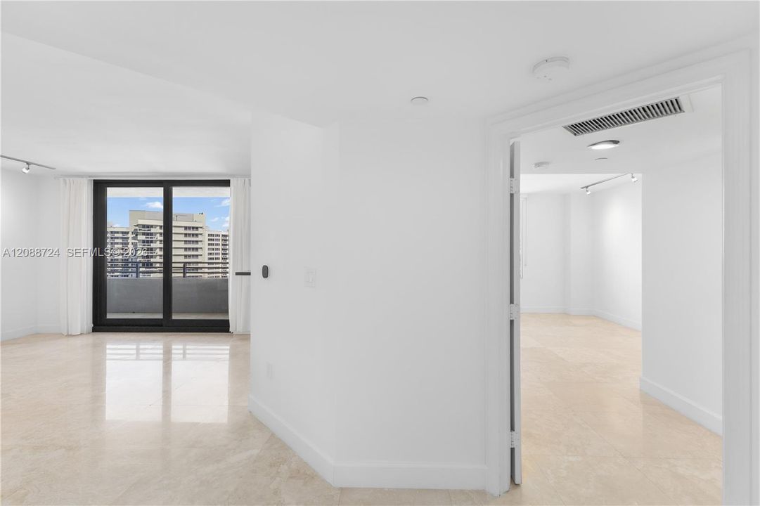 For Sale: $795,000 (2 beds, 2 baths, 1084 Square Feet)
