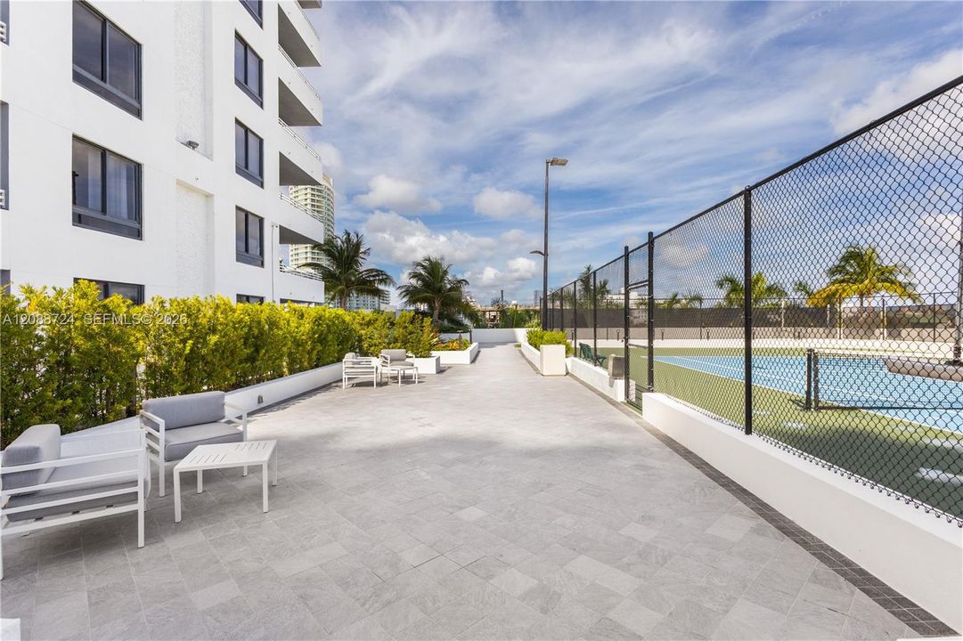For Sale: $795,000 (2 beds, 2 baths, 1084 Square Feet)