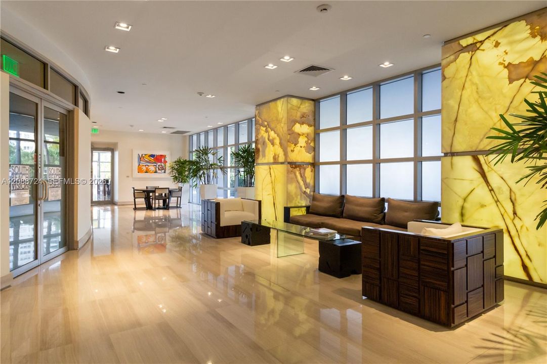 For Sale: $795,000 (2 beds, 2 baths, 1084 Square Feet)