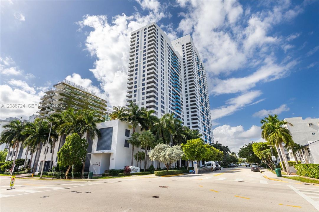 For Sale: $795,000 (2 beds, 2 baths, 1084 Square Feet)