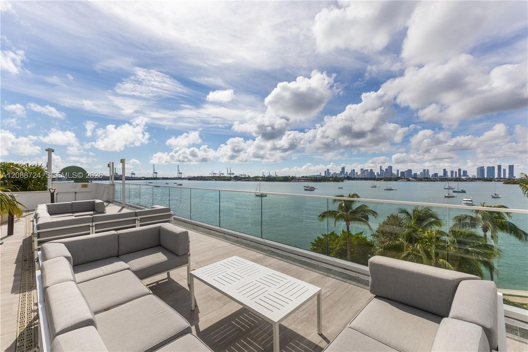 For Sale: $795,000 (2 beds, 2 baths, 1084 Square Feet)