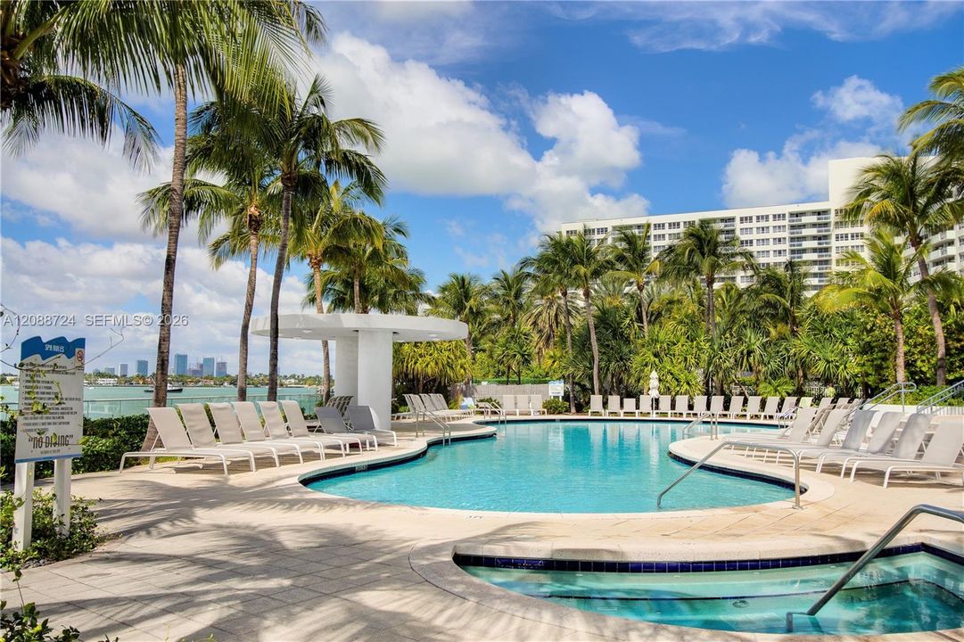 For Sale: $795,000 (2 beds, 2 baths, 1084 Square Feet)
