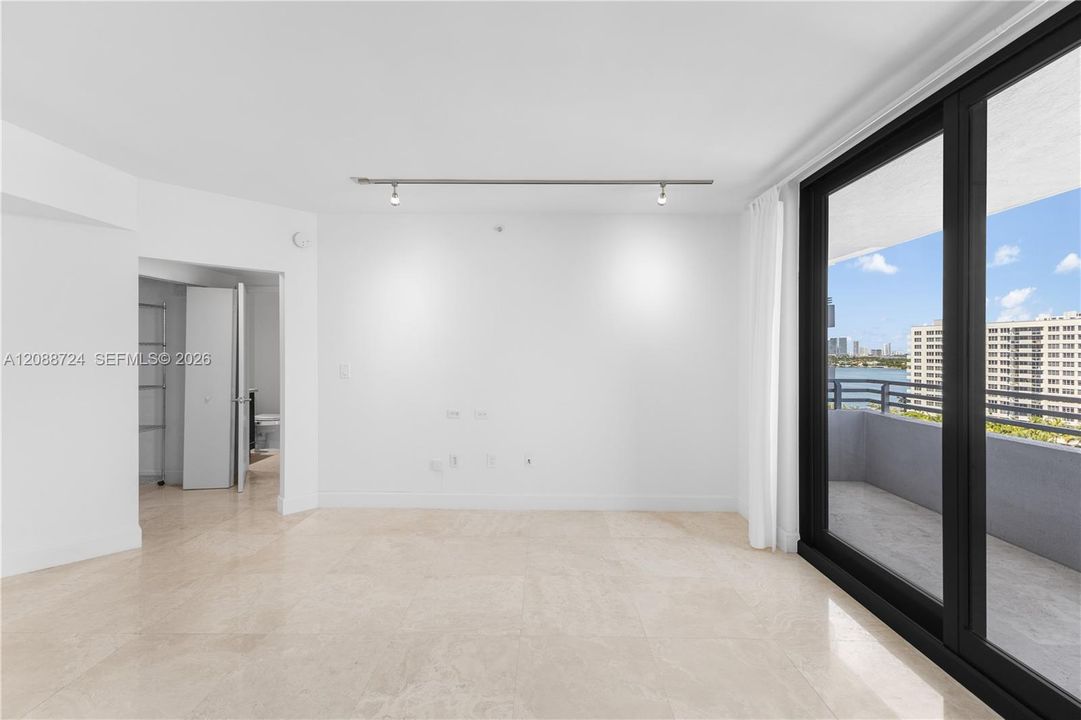 For Sale: $795,000 (2 beds, 2 baths, 1084 Square Feet)
