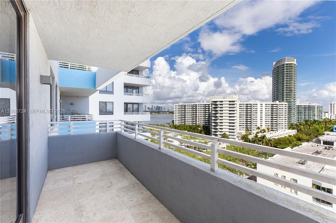 For Sale: $795,000 (2 beds, 2 baths, 1084 Square Feet)