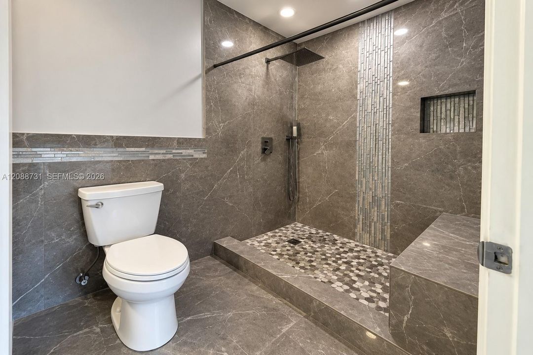 На продажу: $449,000 (4 спален, 2 ванн, 1089 Квадратных фут)