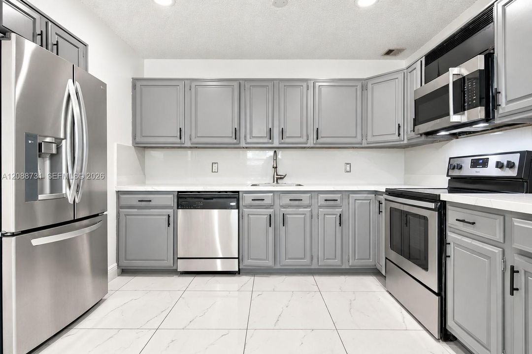 На продажу: $449,000 (4 спален, 2 ванн, 1089 Квадратных фут)