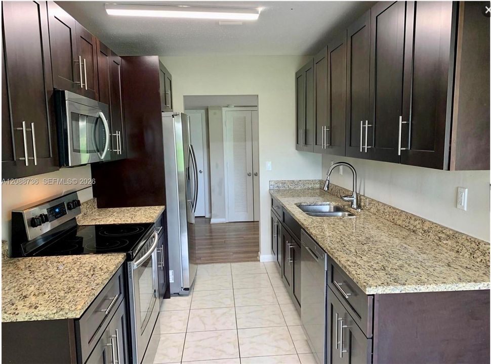 En Venta: $585,000 (3 camas, 2 baños, 2490 Pies cuadrados)