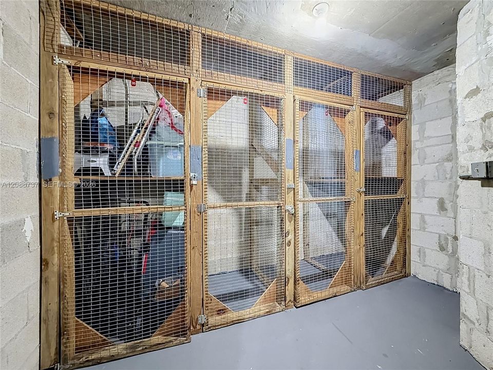 На продажу: $159,900 (2 спален, 2 ванн, 1025 Квадратных фут)