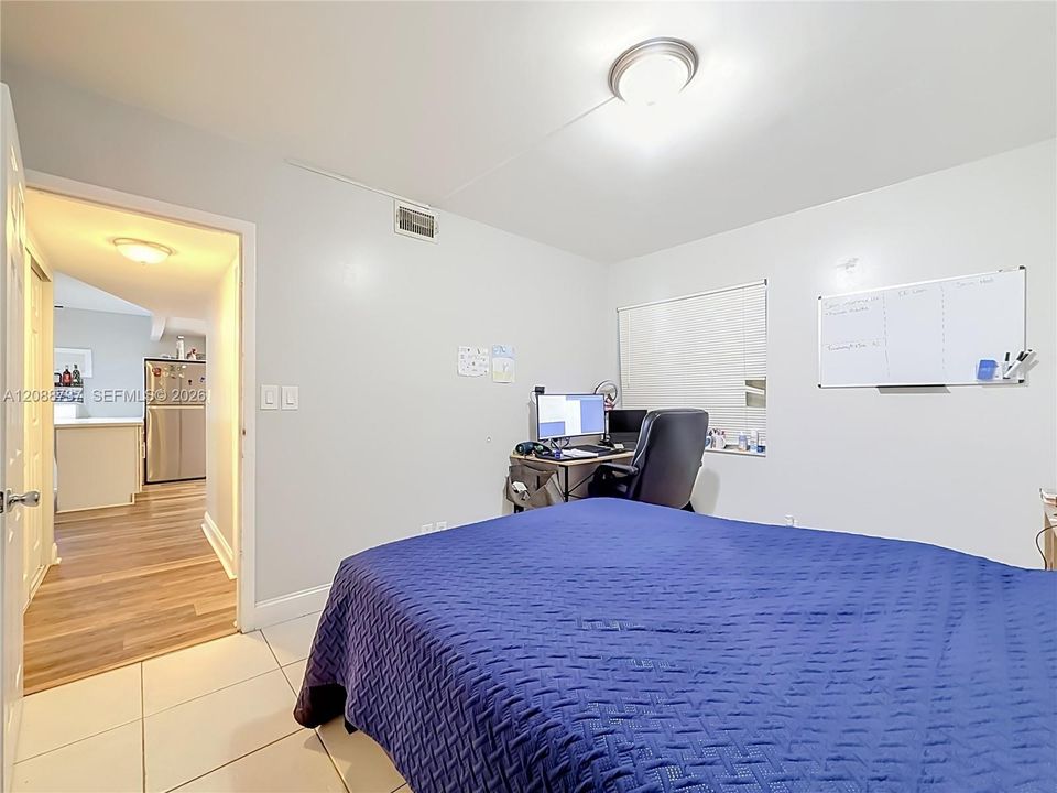 На продажу: $159,900 (2 спален, 2 ванн, 1025 Квадратных фут)